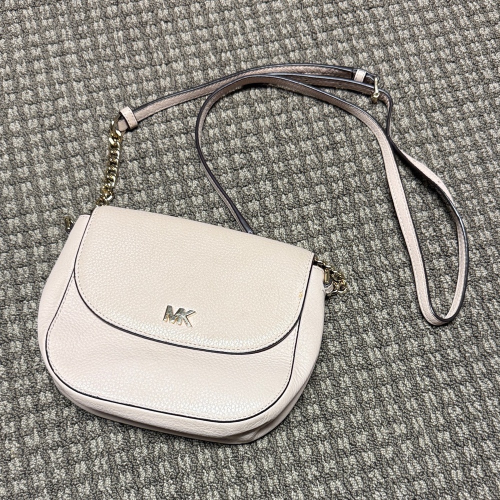 Michael Kors Mott Dome Lite Pink Pebbled Leather Crossbody Bag Perfect 4 Spring